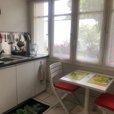 Appartement 70 M2 De Plain-Pied Terrasse Jardin Nay  Extérieur photo