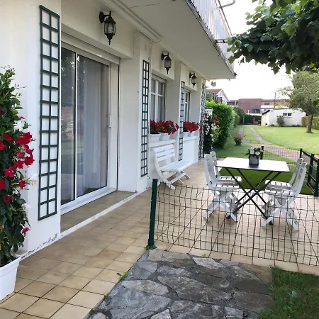 Appartement 70 M2 De Plain-Pied Terrasse Jardin Nay  Extérieur photo