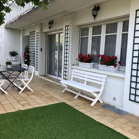 Appartement 70 M2 De Plain-Pied Terrasse Jardin Nay  Extérieur photo